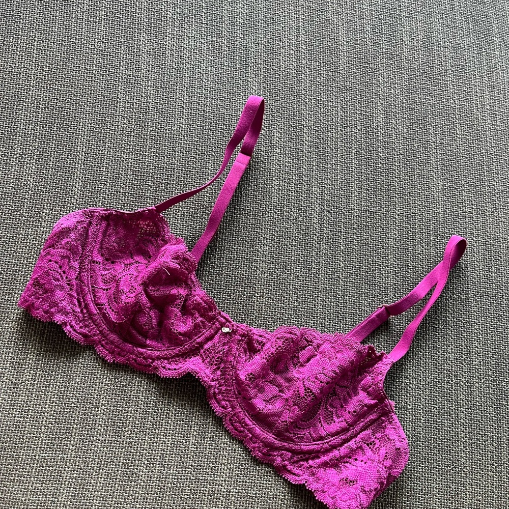 Elegant Lace Underwire Bra 34A
